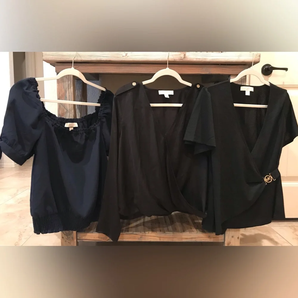 *Michael Kors* Neutral Tops Bundle of 3: Blue (M) & X2 Black (L) - Picture 2 of 16